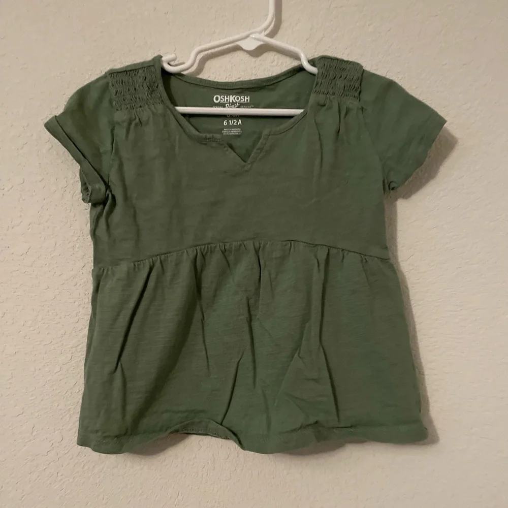 OshKosh B'gosh Green Short Sleeve Kids Tee size 6/6X